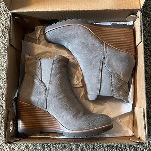 Sorel After Hours Chelsea in Kettle, Cloud Grey; Women’s Size 9.